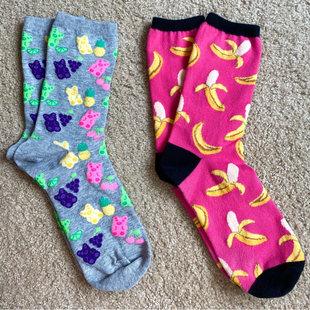 Hot Sox Crew Socks 2 Pairs Gummy Bears and Bananas Grey/Pink Size 4-10.5, NWOT